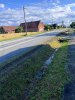 Kamion oštetio bankinu cca 30-40 metara, ugrožena sigurnost na cesti i nogostupu, ima dijece prolaze tu!